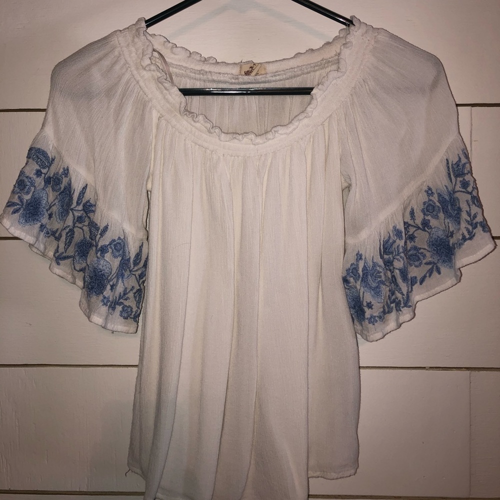 hollister off shoulder crop top